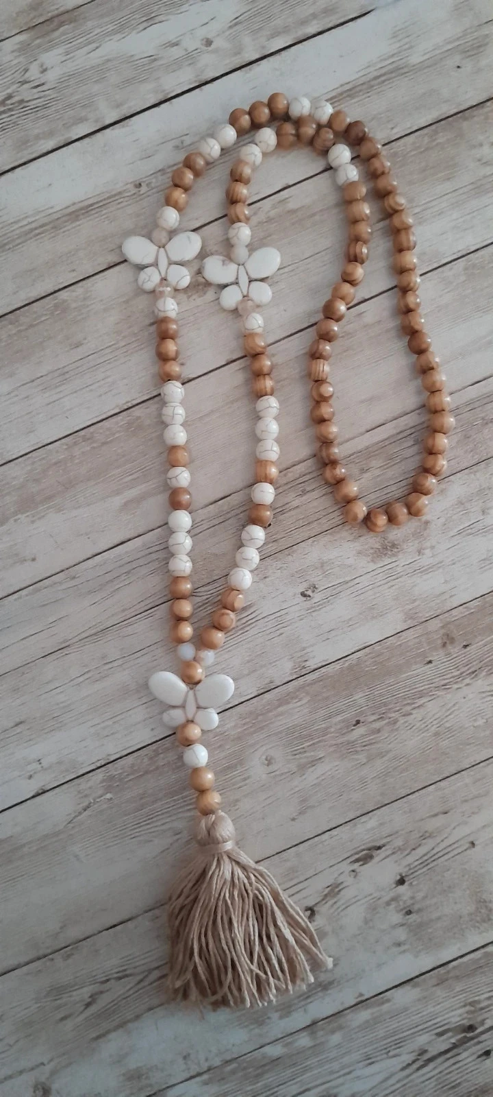 Collar largo, perlas y mariposas, beige y crema – photo 2